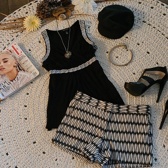 SHORTS BLACK WHITE GEOMETRIC PRINT,RETRO SHORT - Picture 14 of 16